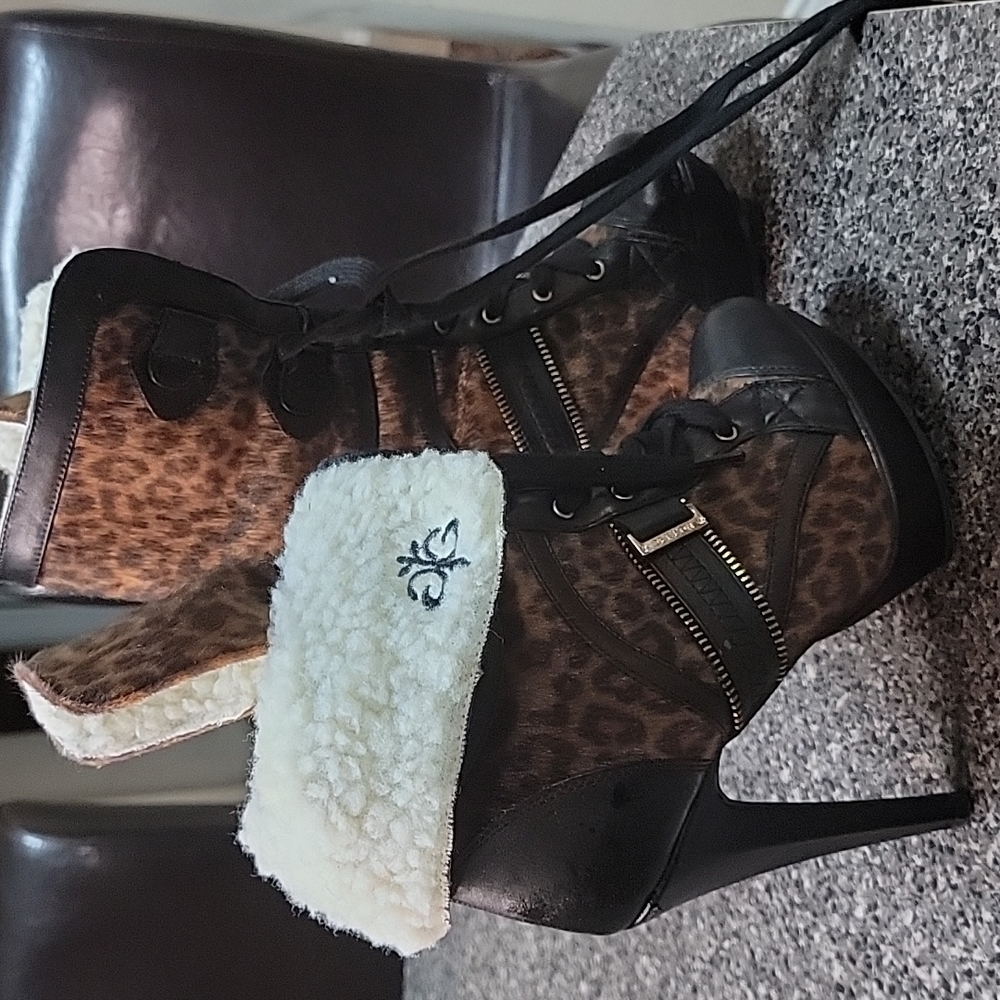 HOUSE OF Dereon boots